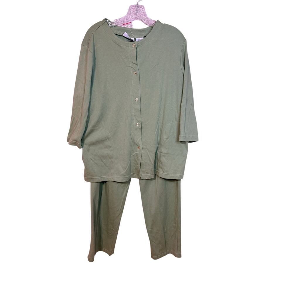 Blair women’s sage green lounge set. Relaxed button up top & trousers Size Large